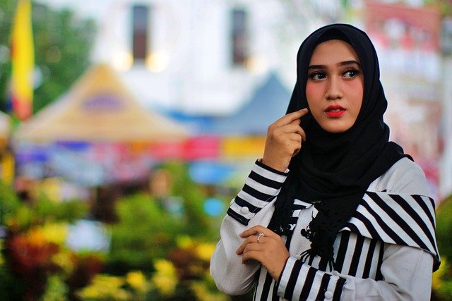 Referensi Tips Memadukan Warna Pakaian dan Jilbab